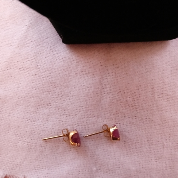 Ruby stud earrings! - Picture 4 of 6